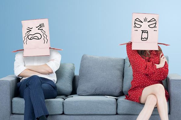 揭開(kāi)婚姻的真相：購(gòu)房合同背后的秘密